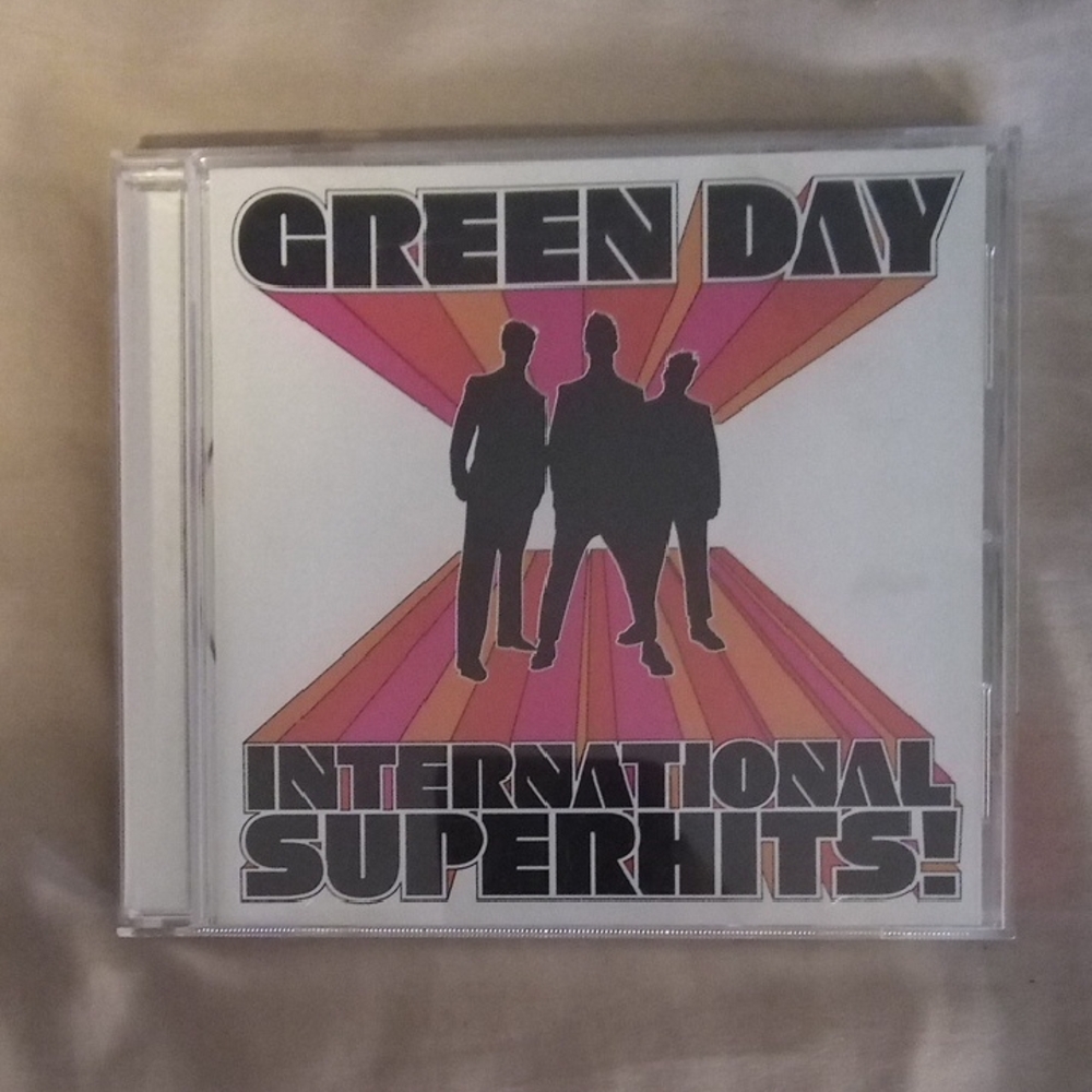 Green Day Music CD 2001 Y2K Vintage INTERNATIONAL SUPERHITS Album Greatest Hits